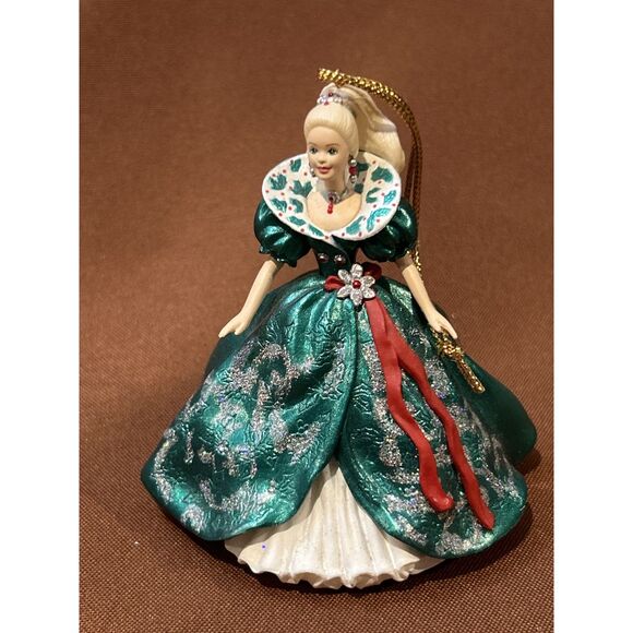 Hallmark Keepsake Ornament Holiday 1995 Barbie 3rd in the Series - Picture 3 of 4